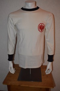 1973-1974-Matchworn-Thomas-Parits-im-Spiel-gegen-RW-Essen-Gegenspieler-Dieter-Bast-vorne