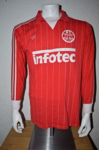 1981_-_1983_Matchworn_away_Langarm_vorn