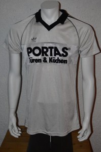 1983_-_1984_Matchworn_Bruno_Pezzey_-_Infotec_wurde_mit_Portas_uebernaeht_vorn