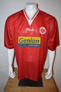 2001_Home_-_Ausruesterwechsel_ab_dem_19._Spieltag_(Januar_2001)_wurde_mit_Fila_bis_Saisonende_gespielt._Kurzarm_vorn